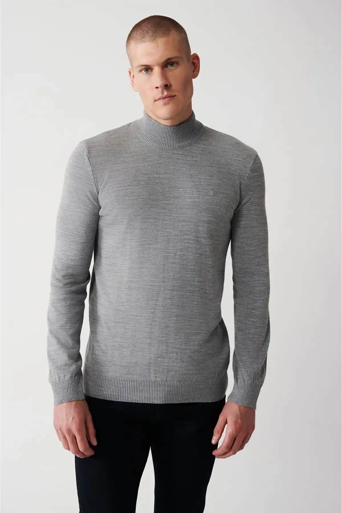 Avva Erkek Gri Yarım Balıkçı ve Indigo Bisiklet Yaka Triko Karşılaştırması