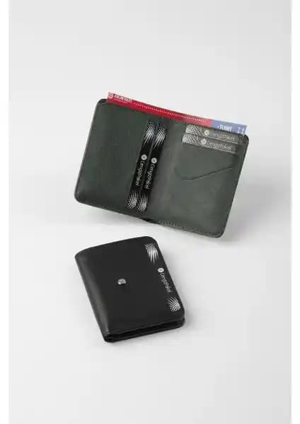 İki minimalistik erkek cüzdan modeli karşılaştırması: malzeme, kapasite ve kullanıcı deneyimleri