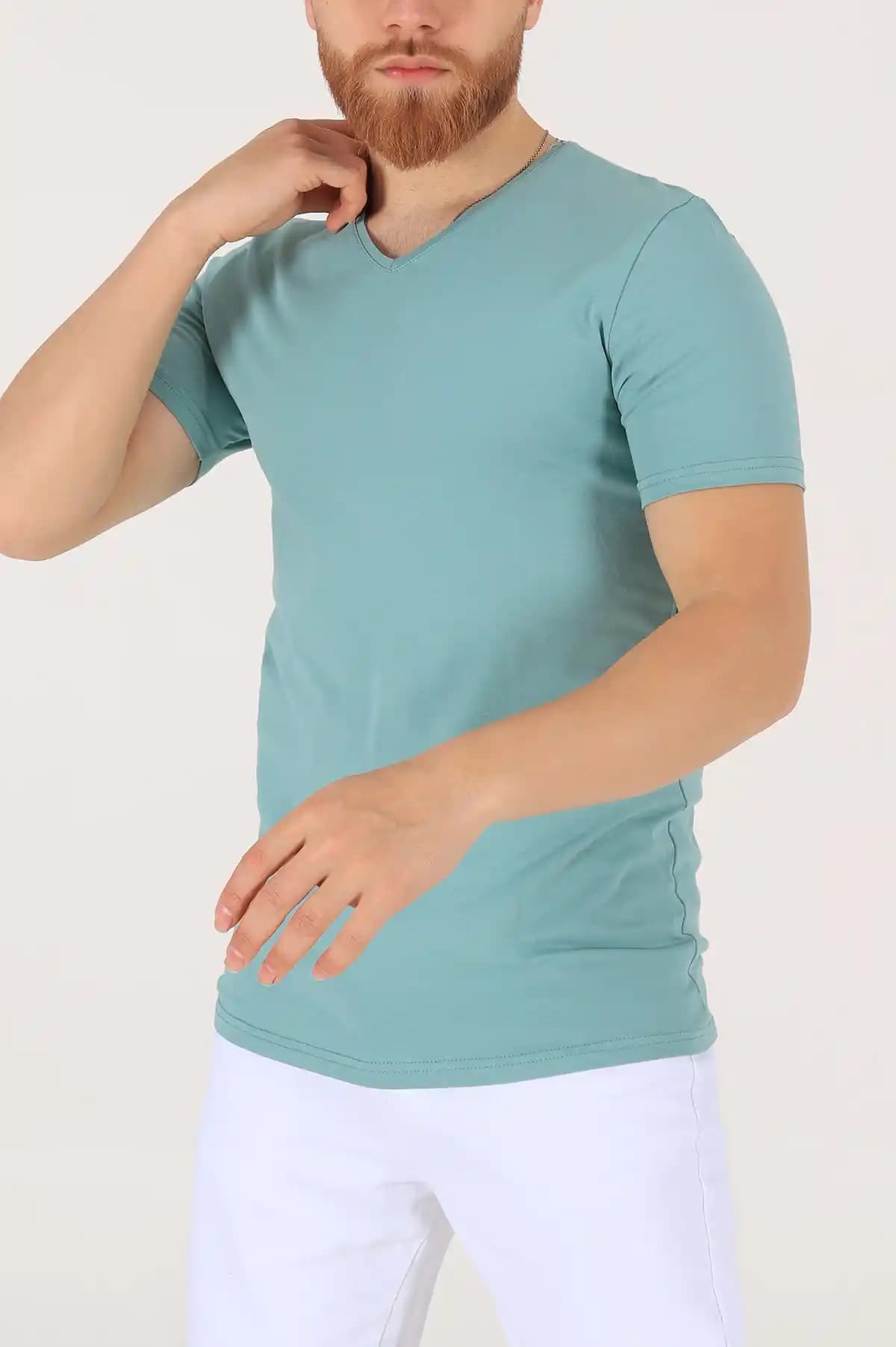 Açık Yaka Erkek Tişörtleri: Modern Tarz ve Konforun Bir Arada Sunulduğu Seçenekler