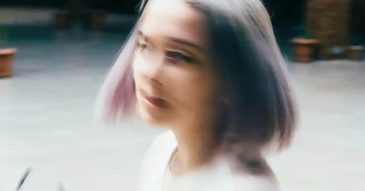 Beyaz İnce Kazaklar: Şıklık ve Konforun Modern ve Zamansız Buluşması