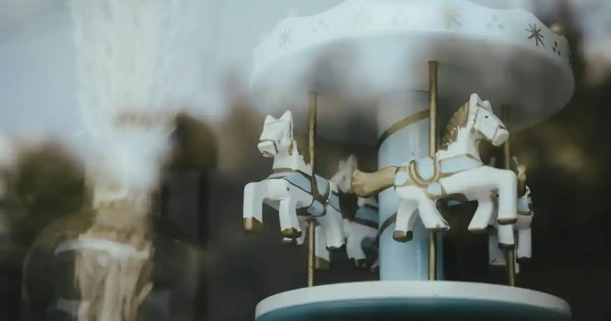 Beyaz Kot Tulumlar: Modern ve Şık Kombinasyonlar İçin Güncel Moda Trendi