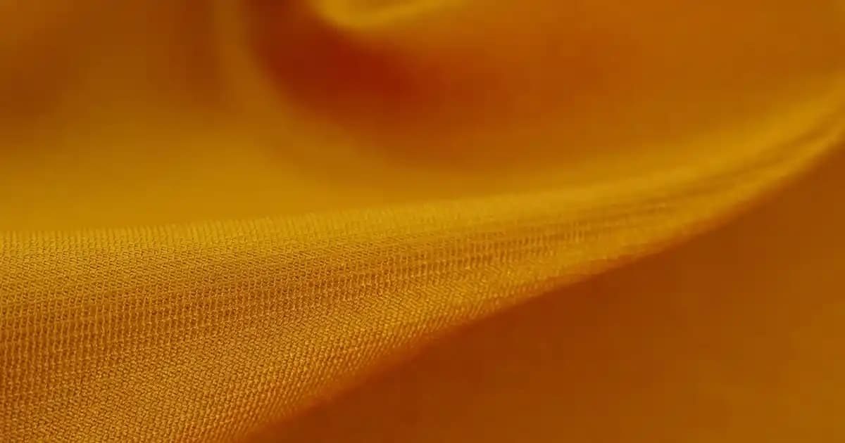 Beyaz Tayt Modelleri ve Kombinasyonları: Şıklık ve Konforun Buluşma Noktası