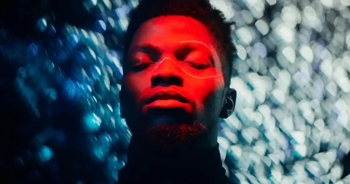 Çizgili Boğazlı Kazaklar ile Kış Modasında Şıklık ve Konforun Buluşması