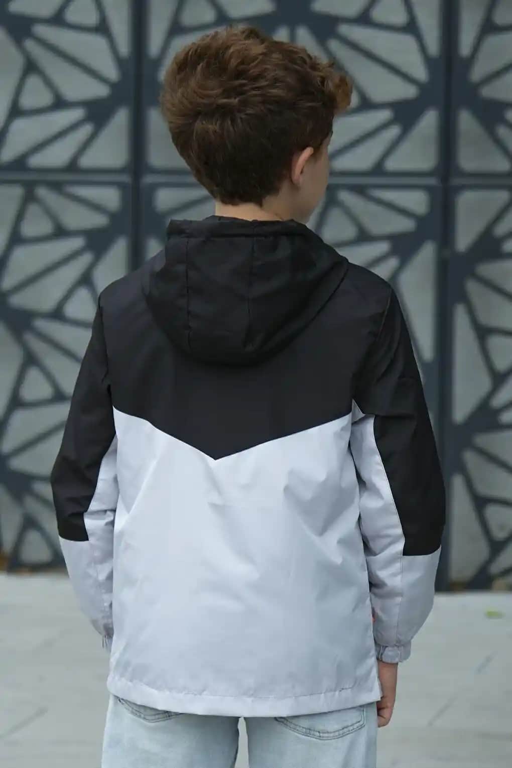 Erkek Çocuk Mevsimlik Mont Seçerken Dikkat Edilmesi Gerekenler ve Trendler