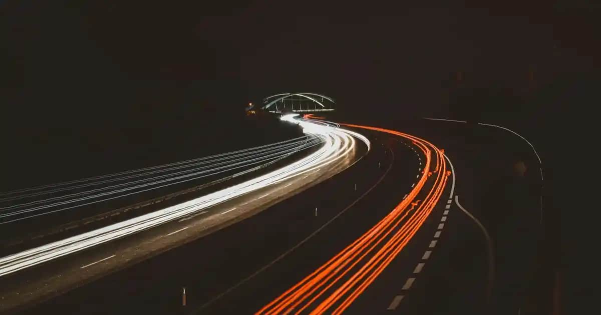 Erkek Dik Yaka Kazaklar: Kış Aylarında Şıklık ve Konforun Birleştiği Modeller