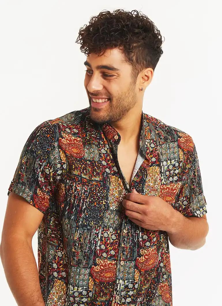 Erkek Giyiminde Desenli Gömleklerin Önemi ve Stil İpuçları