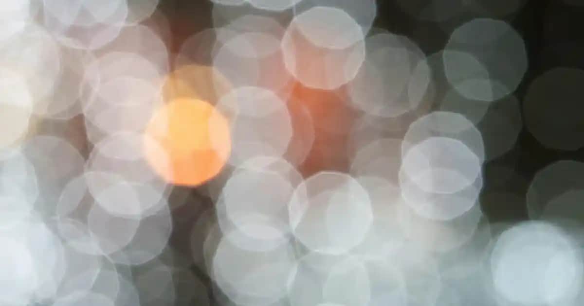 Erkek V Yaka Kazaklar: Şıklık ve Rahatlığı Bir Arada Sunan Klasik Parçalar