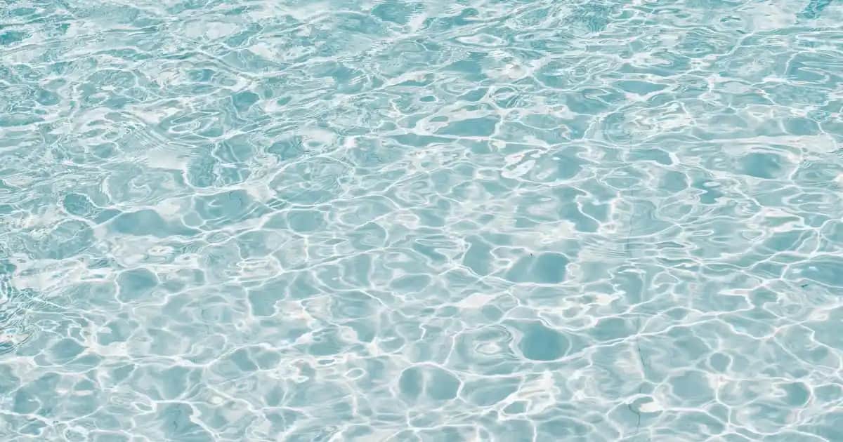 Erkekler İçin Denim Şortlar: Yaz Aylarında Rahat ve Şık Giyim Seçenekleri