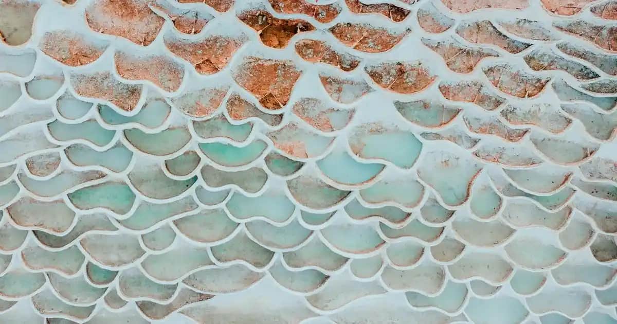 Erkekler İçin Peluş Kazak Modası: Sıcak ve Şık Kış Stilinin Anahtar Parçası