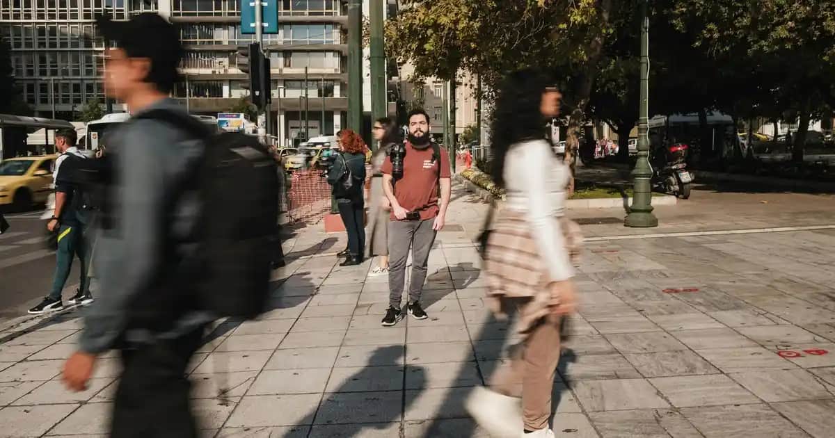 Erkekler İçin Polo Yaka Sweatshirtler: Günlük ve Şık Kombinler için En İyi Seçenekler