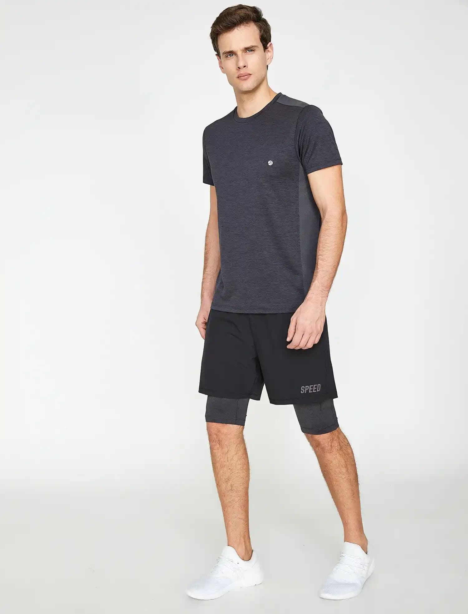 Erkekler İçin Şort Altına Tayt Giyme Trendleri ve Stil Tavsiyeleri