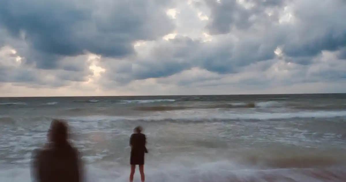 Fermuarlı Kazaklar: Pratiklik ve Şıklığın Modern Tasarımları