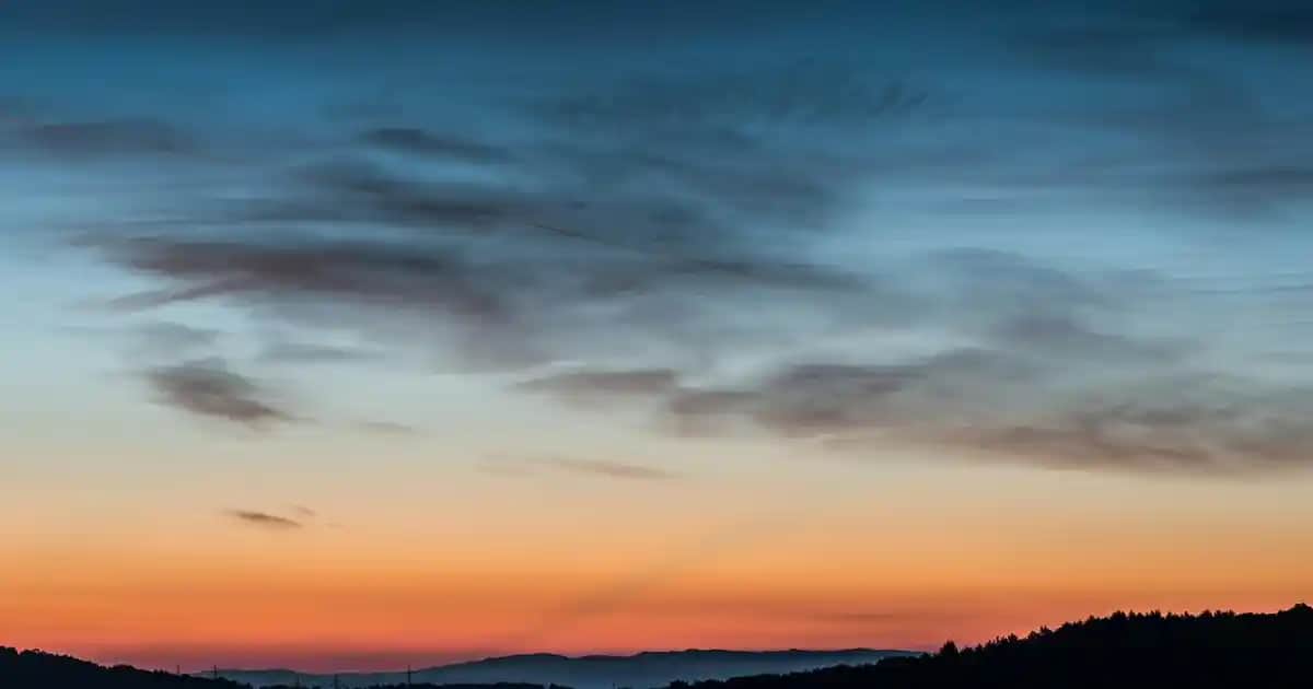 Geniş Paça Jean Modelleri ve Kombinasyonlarıyla Güncel Stil Rehberi