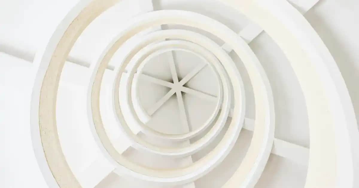 Gri Kazak Kombinleri: Stil ve Rahatlık İçin Güncel Moda Rehberi