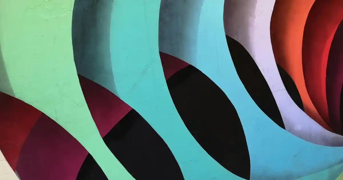 Gri Tişört Kombinleri: Tarzınıza Şıklık Katacak Stil Önerileri ve Detaylar