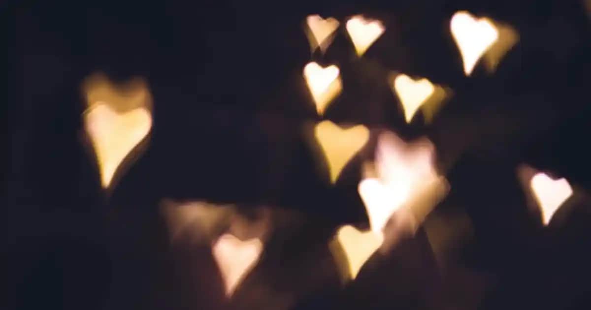 Güpürlü Bluzlar: Zarafet ve Şıklığın Modern Kadınlar İçin En Güzel Seçenekleri