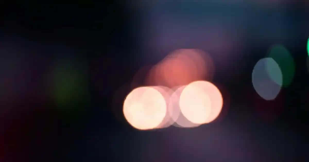 Jean Trençkotlar: Çok Yönlü ve Şık Denim Trençkot Modelleri ve Kombin Önerileri