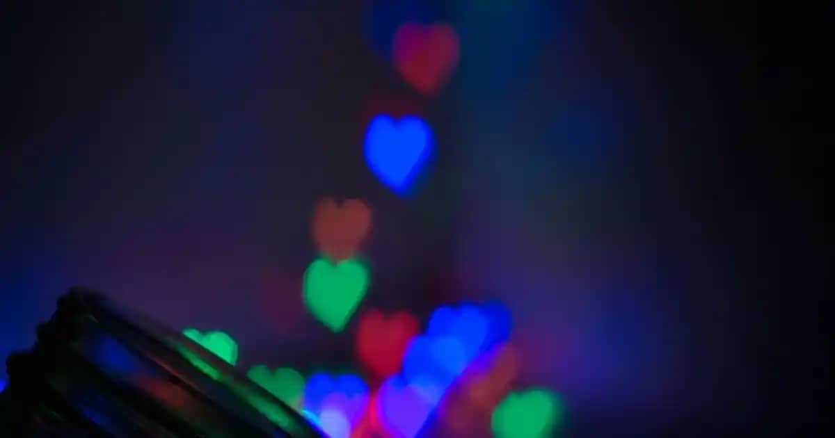 Kadınlar İçin Hoodie Modası: Konfor ve Şıklığın Buluştuğu Güncel Trendler ve Kombin İpuçları