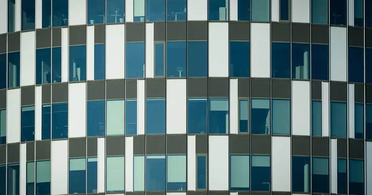 Kadınlar İçin Mavi Elbiseler: Stil ve Konforu Bir Arada Sunan Modeller