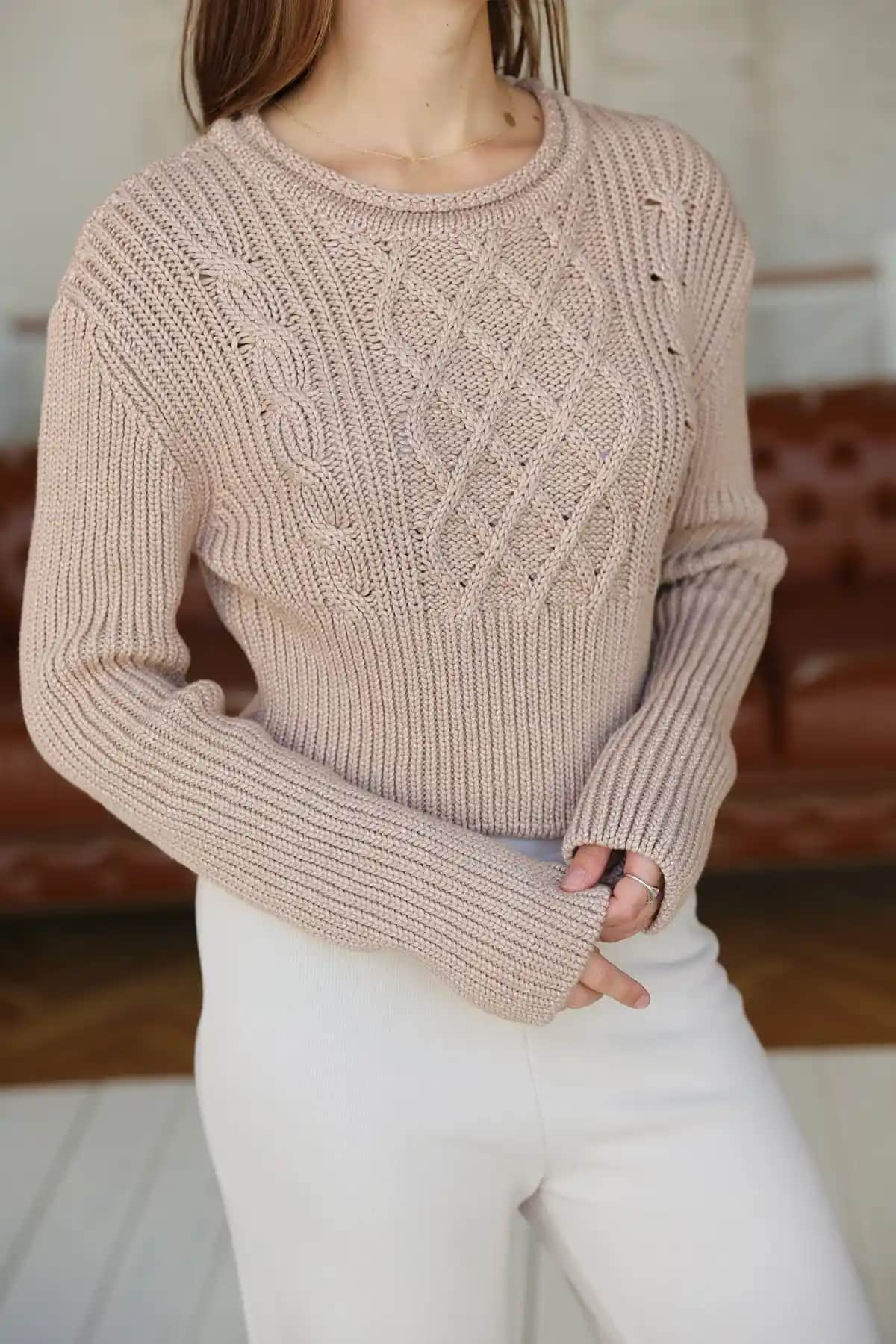 Kadınlar İçin Modern ve Şık Örgü Kazak Modelleri ve Trendleri 2024