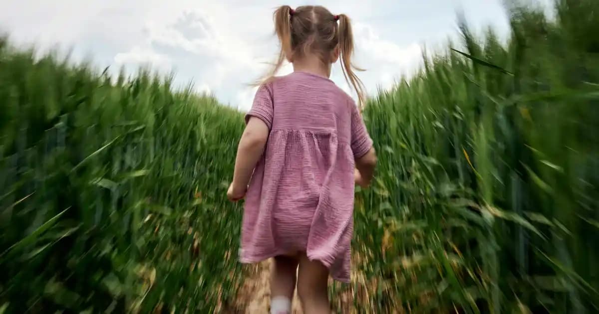 Kadınlar İçin Yarım Fermuarlı Kazak Modelleri: Şıklık ve Konforun Buluştuğu Nokta