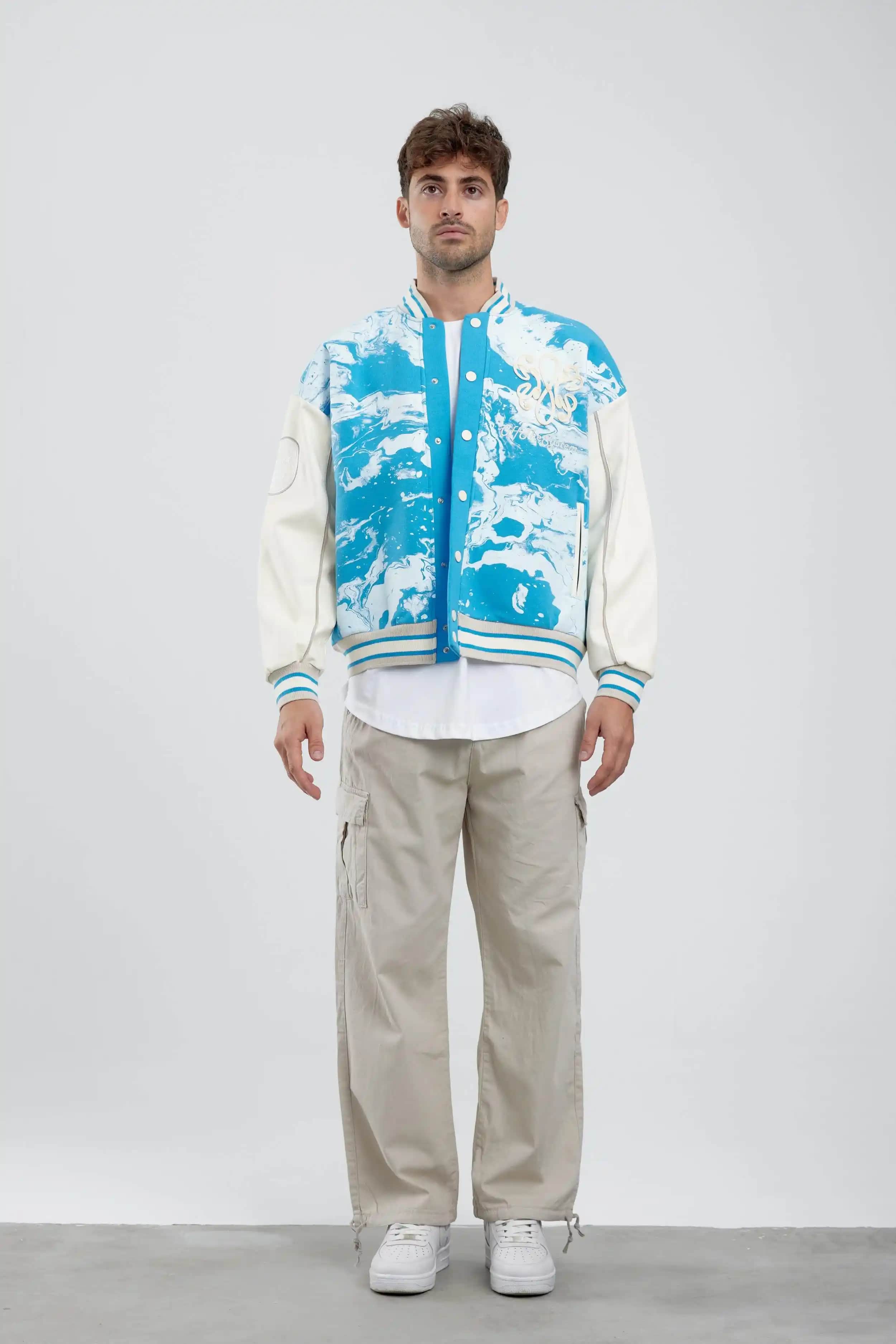 Mavi Kolej Ceketi ile Şıklığınızı Tamamlayın Günlük ve Modern Kombinler