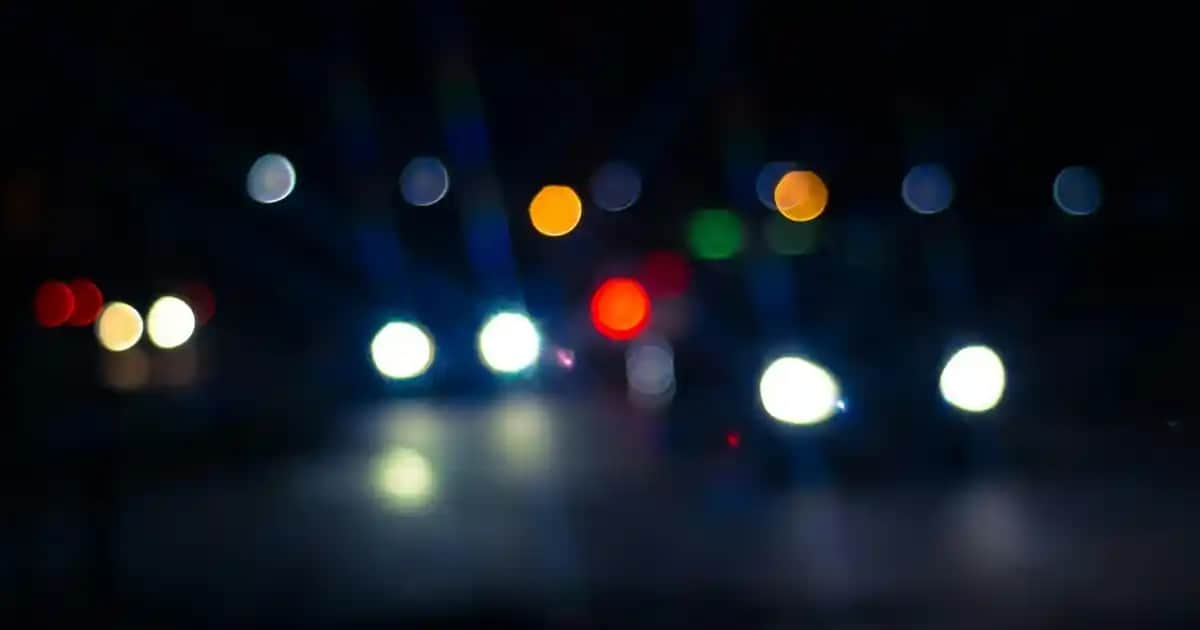 Omzu Açık Kazaklar: Moda Trendleri, Kombin Önerileri ve Stil İpuçları