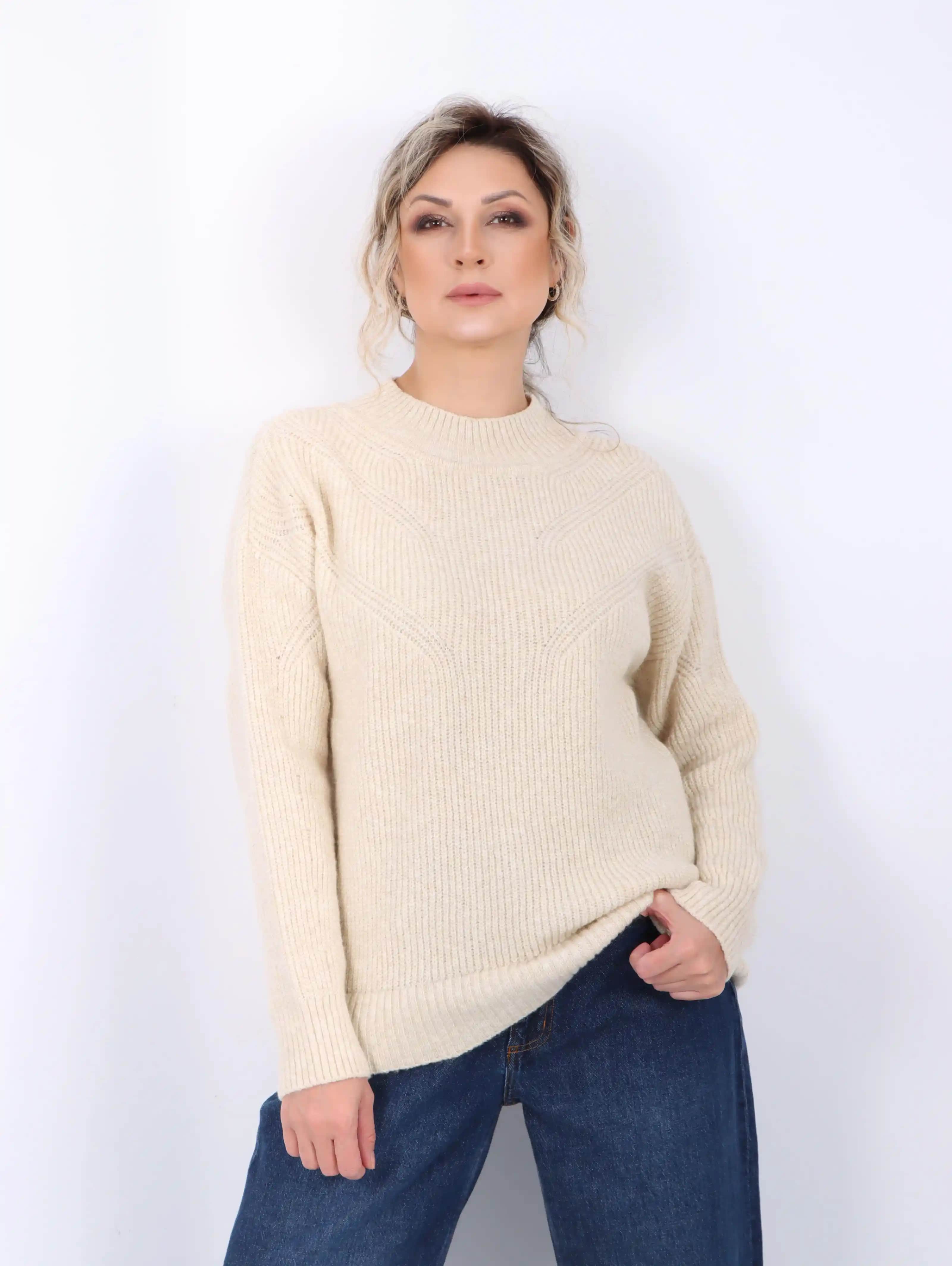 Örgülü Kazaklar: Sıcacık ve Şık Tasarımlarla Kışın Favori Modelleri