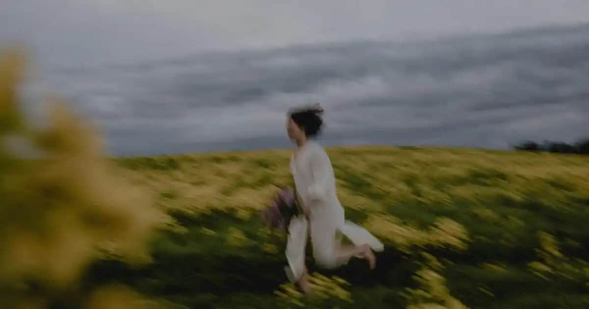 Oversize Boğazlı Kazaklar: Konfor ve Şıklığı Bir Arada Sunan Kış Modası Trendleri