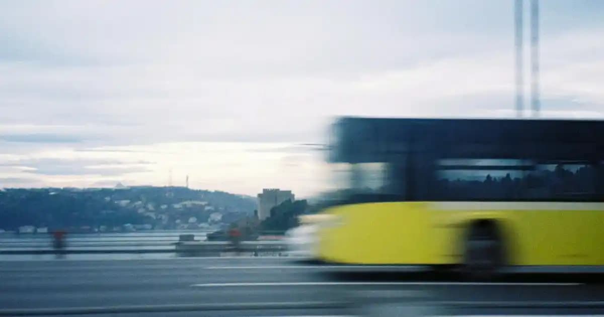 Pelerin Ceketler: Şıklık ve Konforu Bir Arada Sunan Modern Tasarımlar