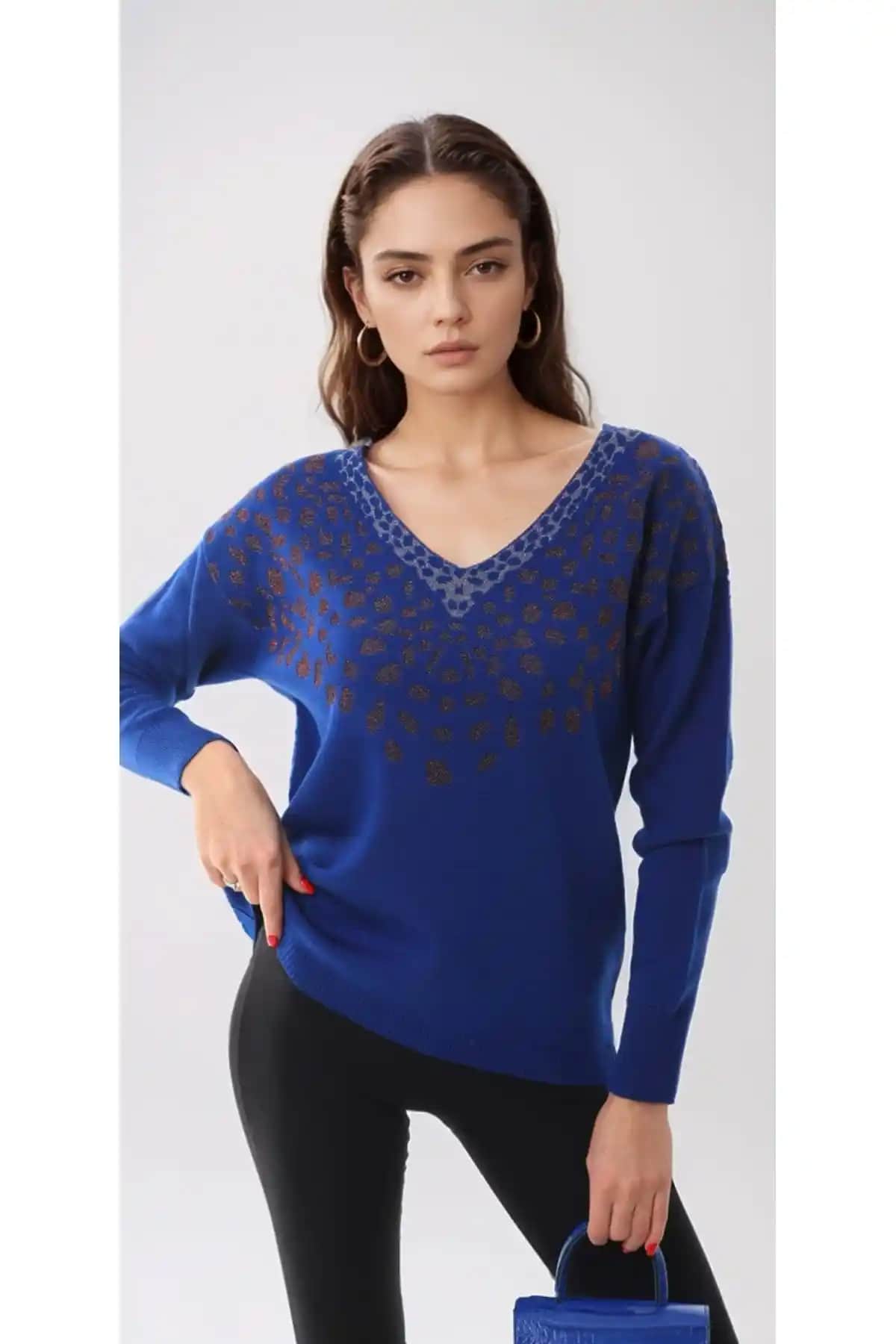 Saks Mavisi Kazak Modelleri ve Kombin İpuçlarıyla Şıklığınızı Yakalayın