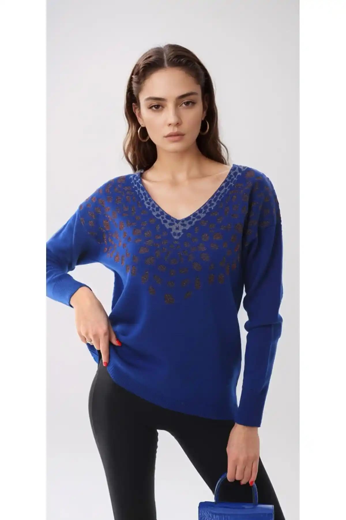 Saks Mavisi Kazak Modelleri ve Kombin İpuçlarıyla Şıklığınızı Yakalayın