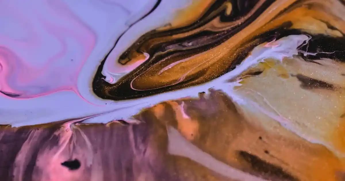 Siyah Askılı Uzun Elbise: Çok Yönlü ve Zarif Kadın Giyim Parçası