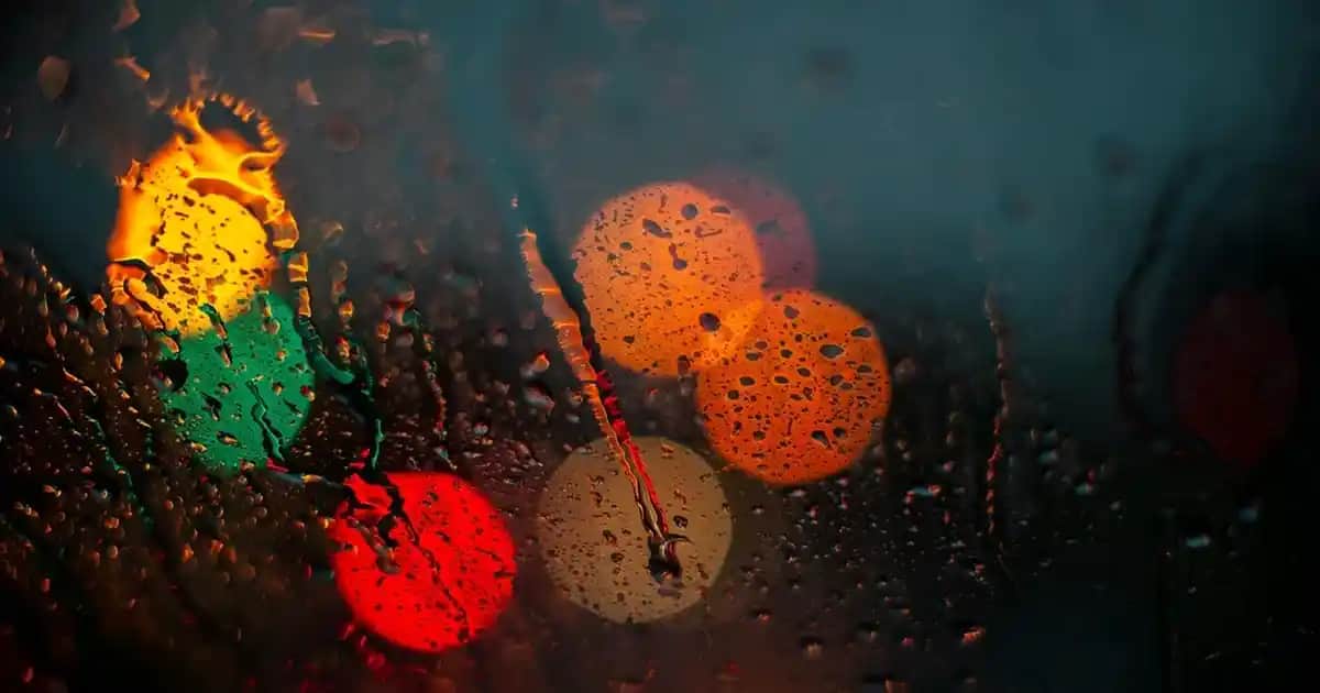 Siyah Kapüşonlu Sweatshirt: Günlük Şıklık ve Rahatlık İçin En İyi Seçenekler