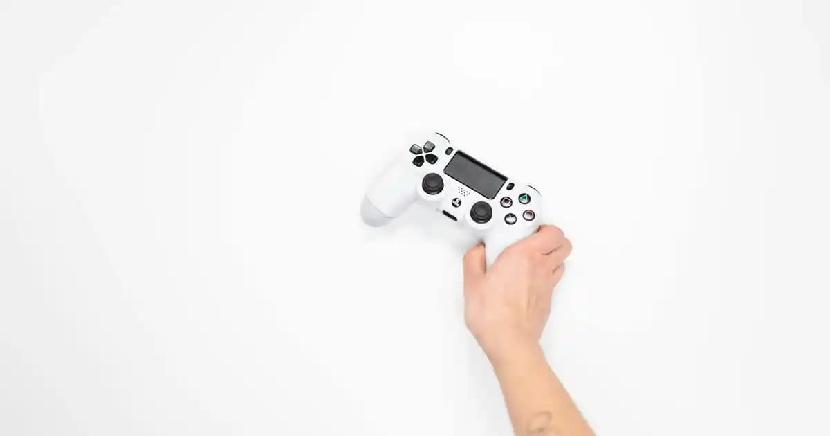 Uzun Kollu Polo Gömlekler: Şıklık ve Konforun Bir Arada Sunulduğu Trend Kıyafetler