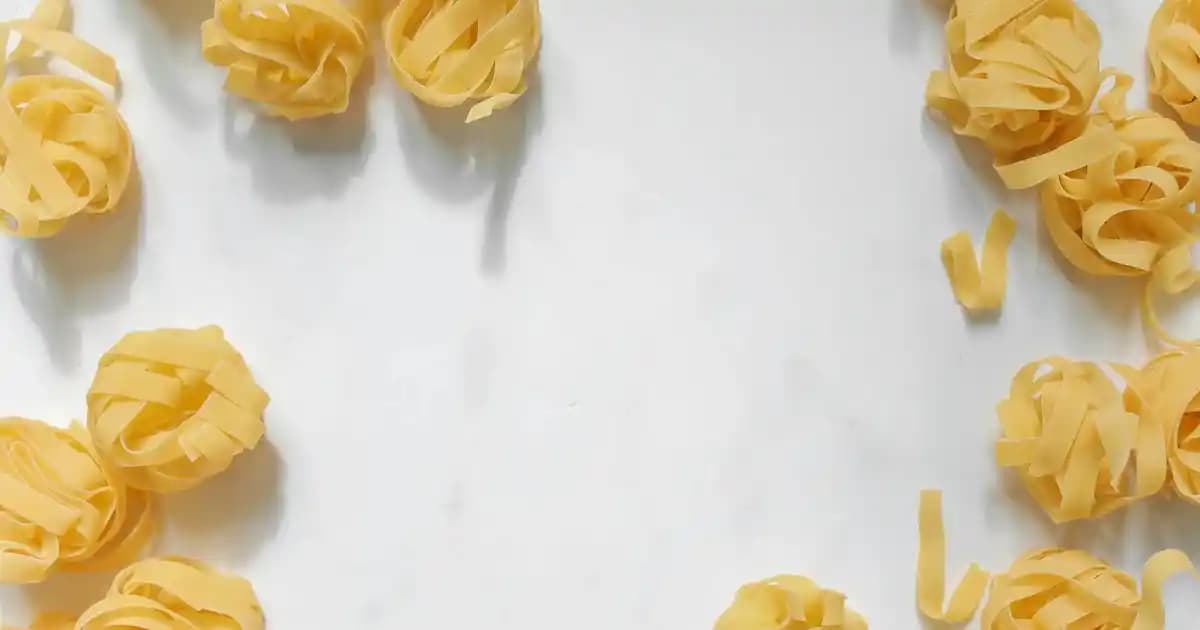 Yaz Aylarının Favori Parçası Mavi Şort: Modeller, Kombinler ve Stil İpuçları