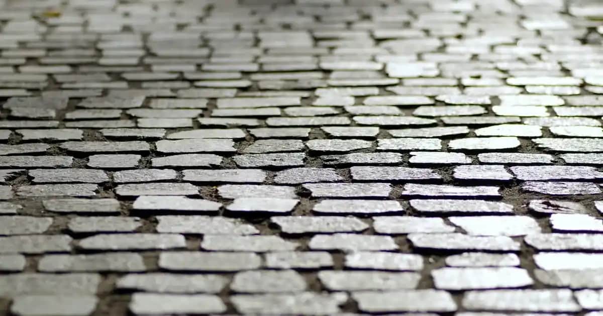 Zara Glitter Jeanler: Moda ve Işıltının Buluştuğu En Güncel Koleksiyon