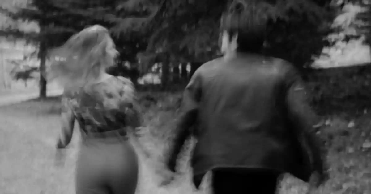 Zara Kısa Saten Elbise Koleksiyonu: Modern ve Şık Kadınlar İçin Trend Tasarımlar