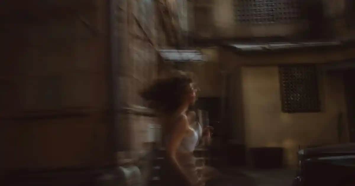 Zincir Detaylı Kazaklar: Modern ve Şık Stil İçin Trendleri Keşfedin