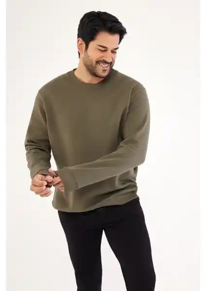 Altınyılz Classics Haki Sweatshirt ve Defy's Bisiklet Yaka Tişörtü Karşılaştırması