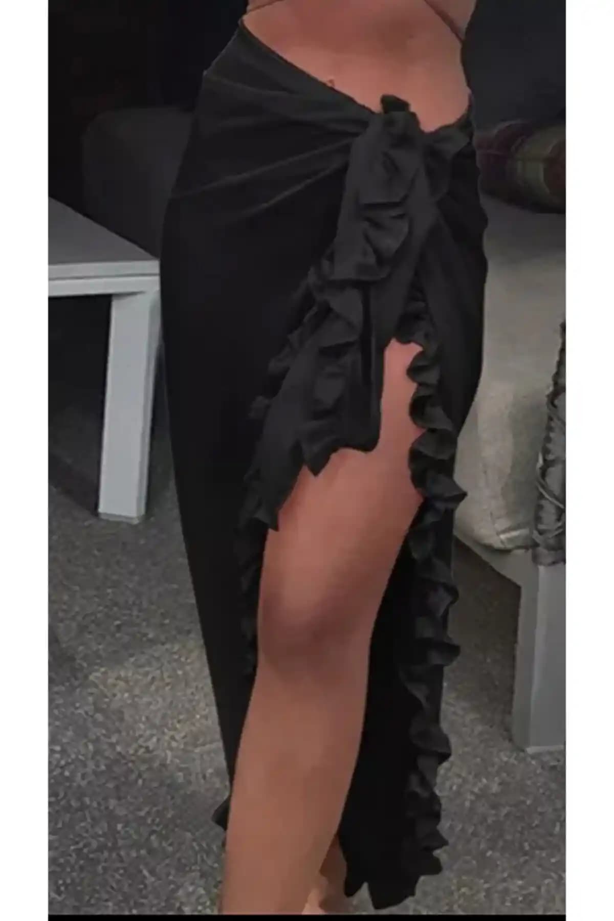 Angel Stayl Siyah Pareo: Yaz Ayları İçin Şık ve Konforlu Plaj Giyim Parçası