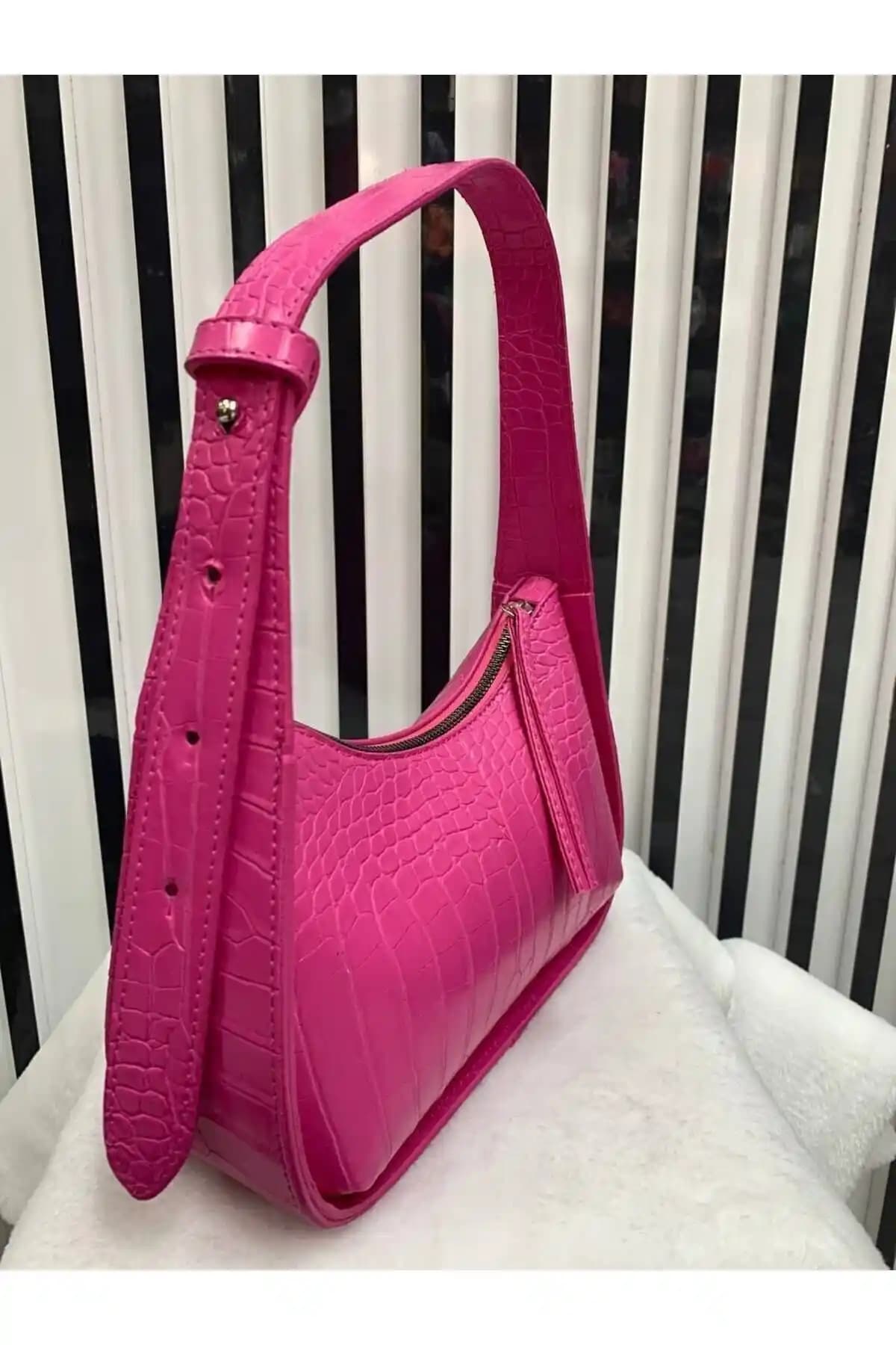 AsperaBag Pembe Kroko Desenli Baget Çanta Günlük Şıklık ve Fonksiyonellik İçin Uygun