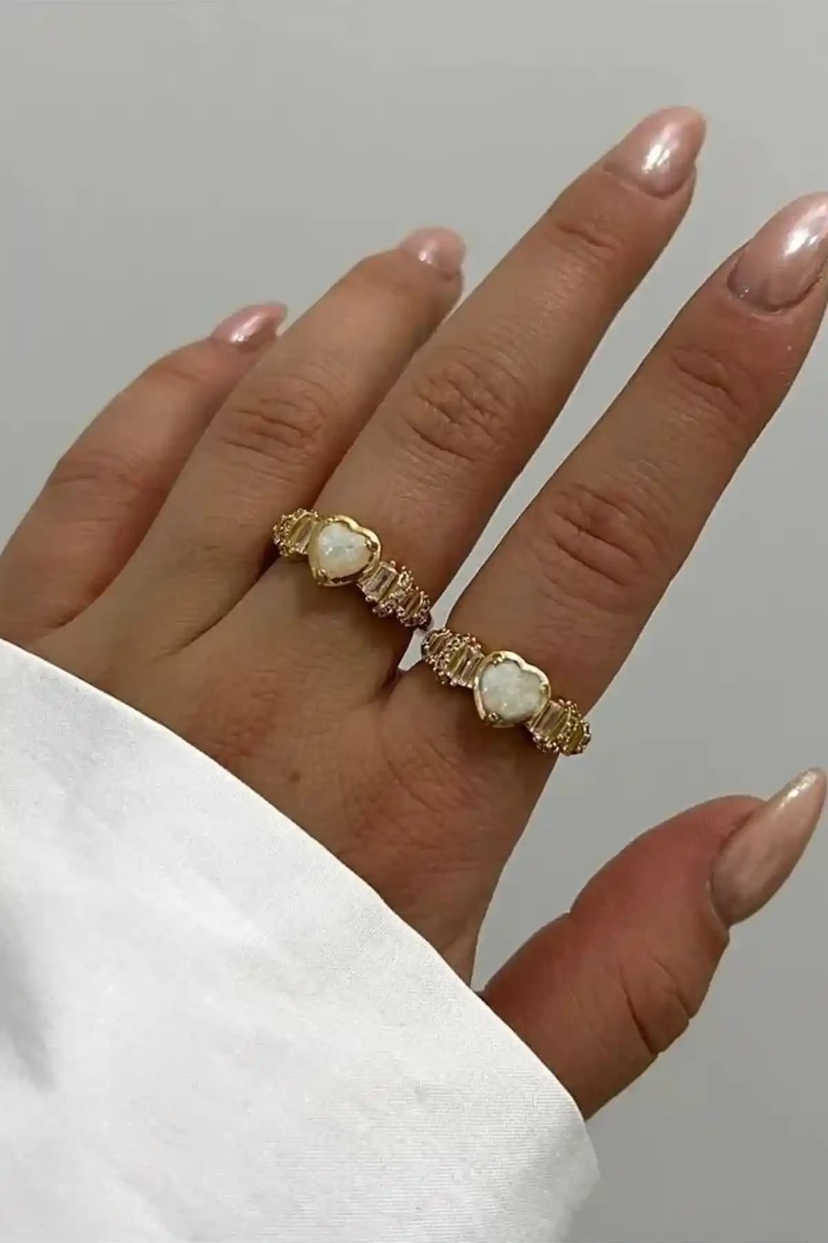 AURRARİ 18K Altın Kaplama Beyaz Opal Kalp ve Zirkon Taşlı Ayarlanabilir Kadın Yüzükleri