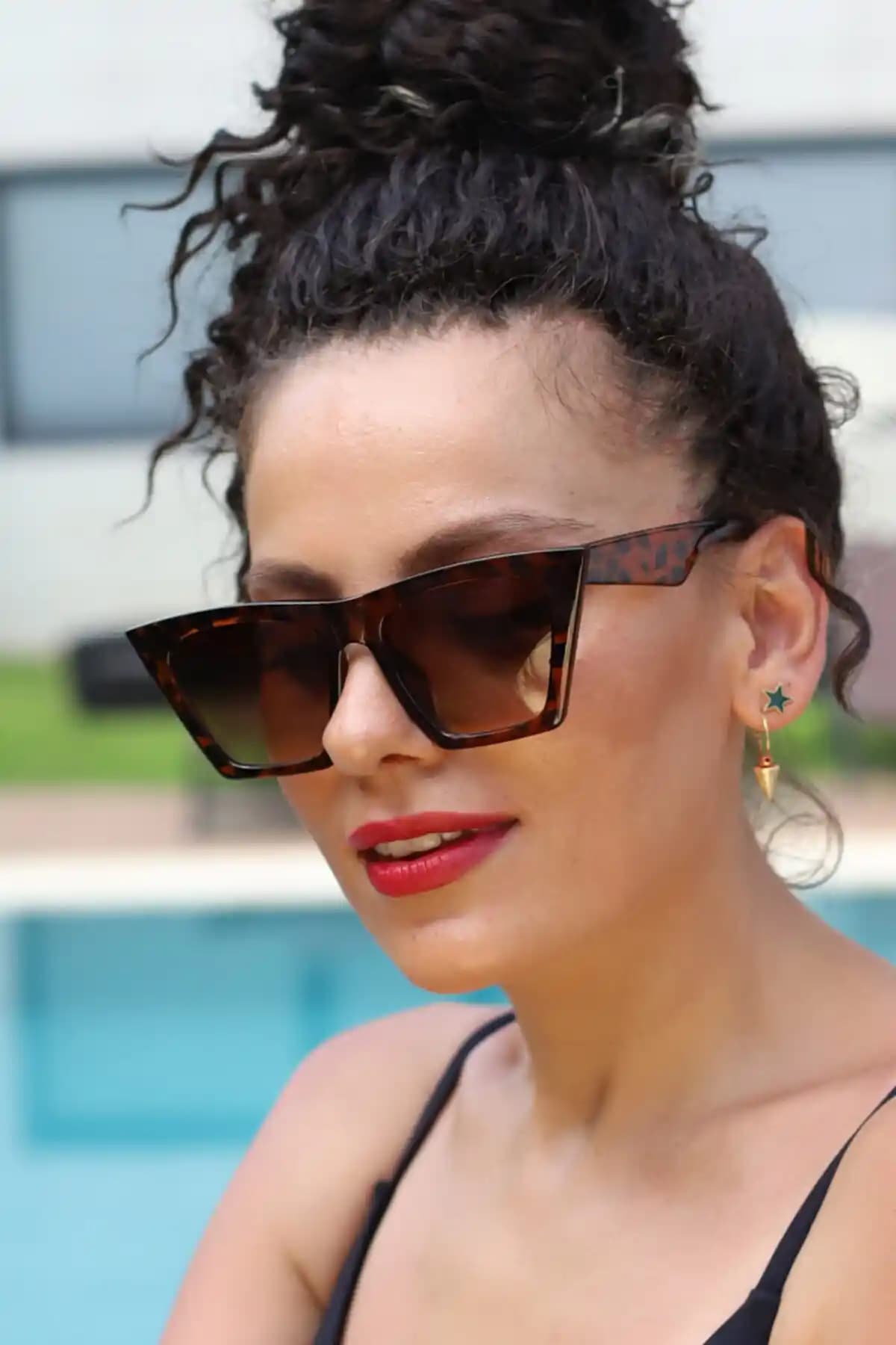 By Harmony Kadın Leopar Kahverengi Güneş Gözlüğü Şık ve Koruyucu Tasarım Özellikleri