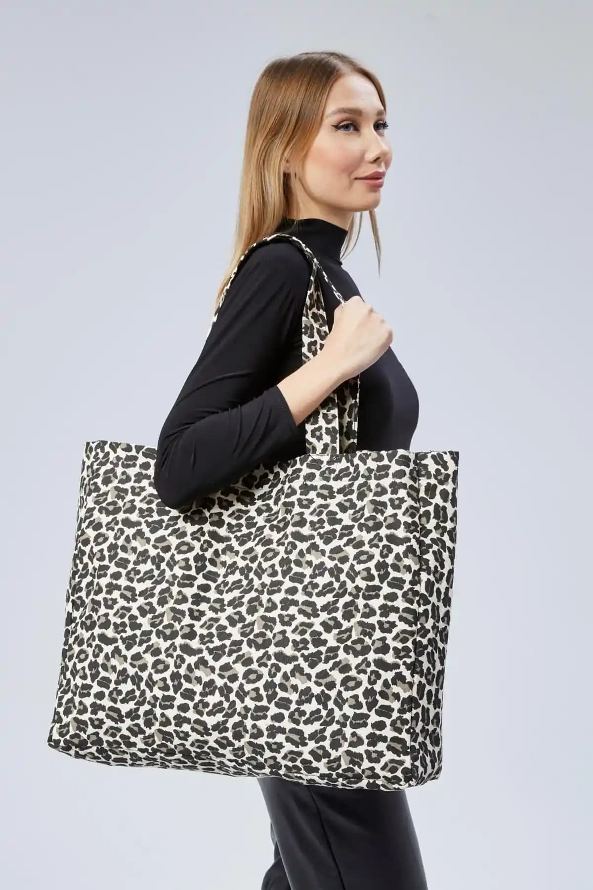 Çınar Bez Çanta Leopar Desenli Büyük Boy Kadın Çantası Günlük Kullanım İçin Uygun