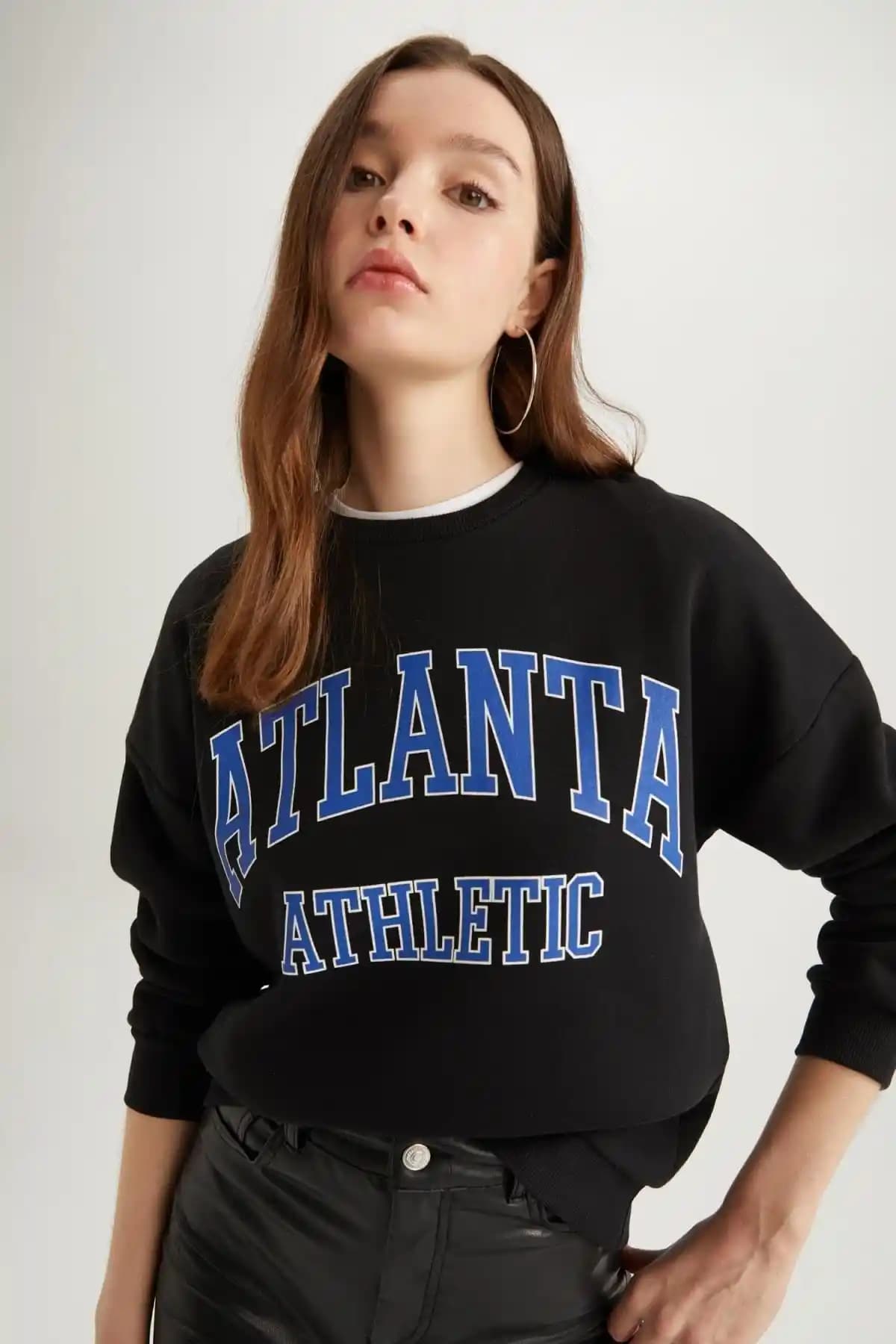 DeFacto Kadın Slogan Baskılı Bisiklet Yaka Sweatshirt İncelemesi ve Kullanım Özellikleri