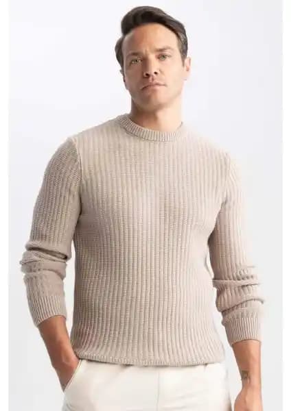 DeFacto Standart Fit Bisiklet Yaka Jakarlı Triko Kazak: Şıklık ve İşlevselliğin Buluşması