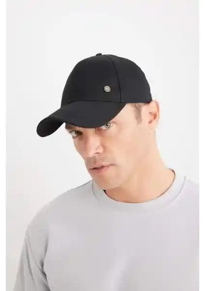 DeFacto ve Voilove Erkek Şapkaları Karşılaştırması: Malzeme, Tasarım ve Kullanım Özellikleri