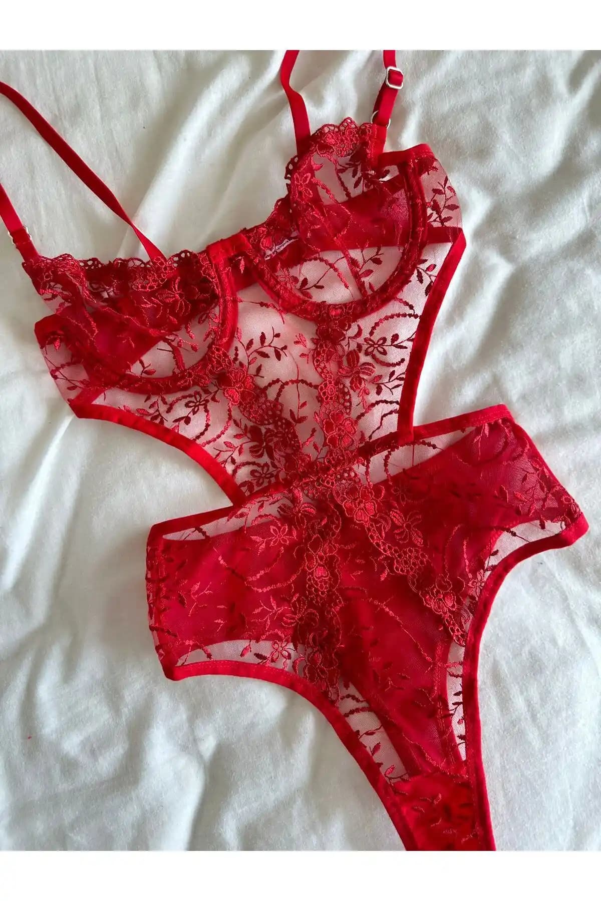 Dem Merys Kırmızı Brode Bodysuit Babydoll: Şık ve Konforlu İç Giyim Parçası