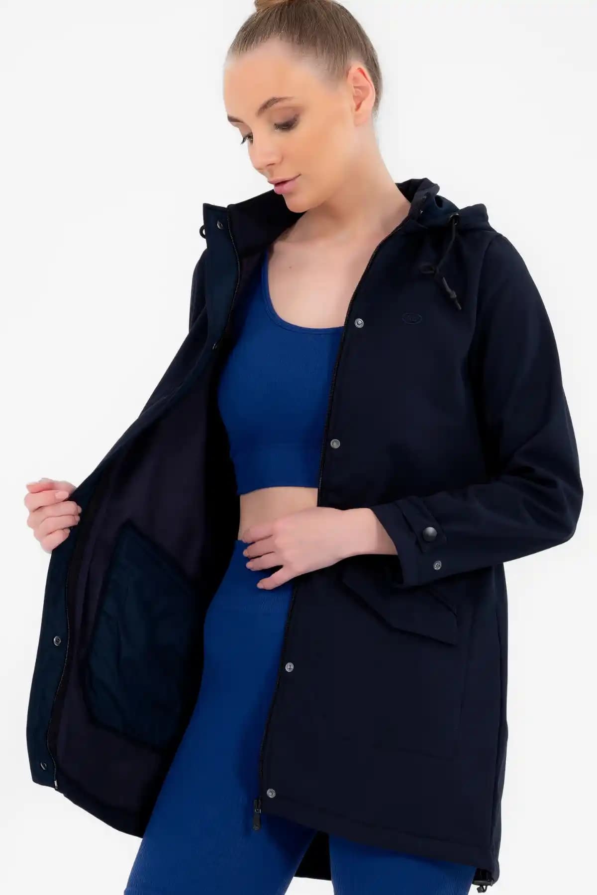 Escetic Lacivert Softshell Mont Kadınlar İçin Su Geçirmez ve Rüzgar Dayanıklı Spor Montu